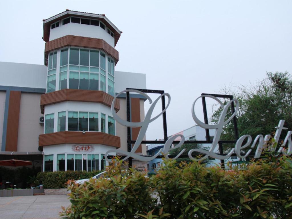 Hotel Le Lerts Living Κον Καέν Εξωτερικό φωτογραφία